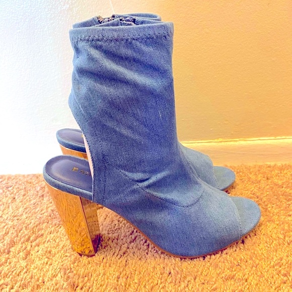 BAMBOO Chic Blue Jean and Gold Heeled Boots with Asymmetrical Design
💥Like New💥 - Picture 2 of 13